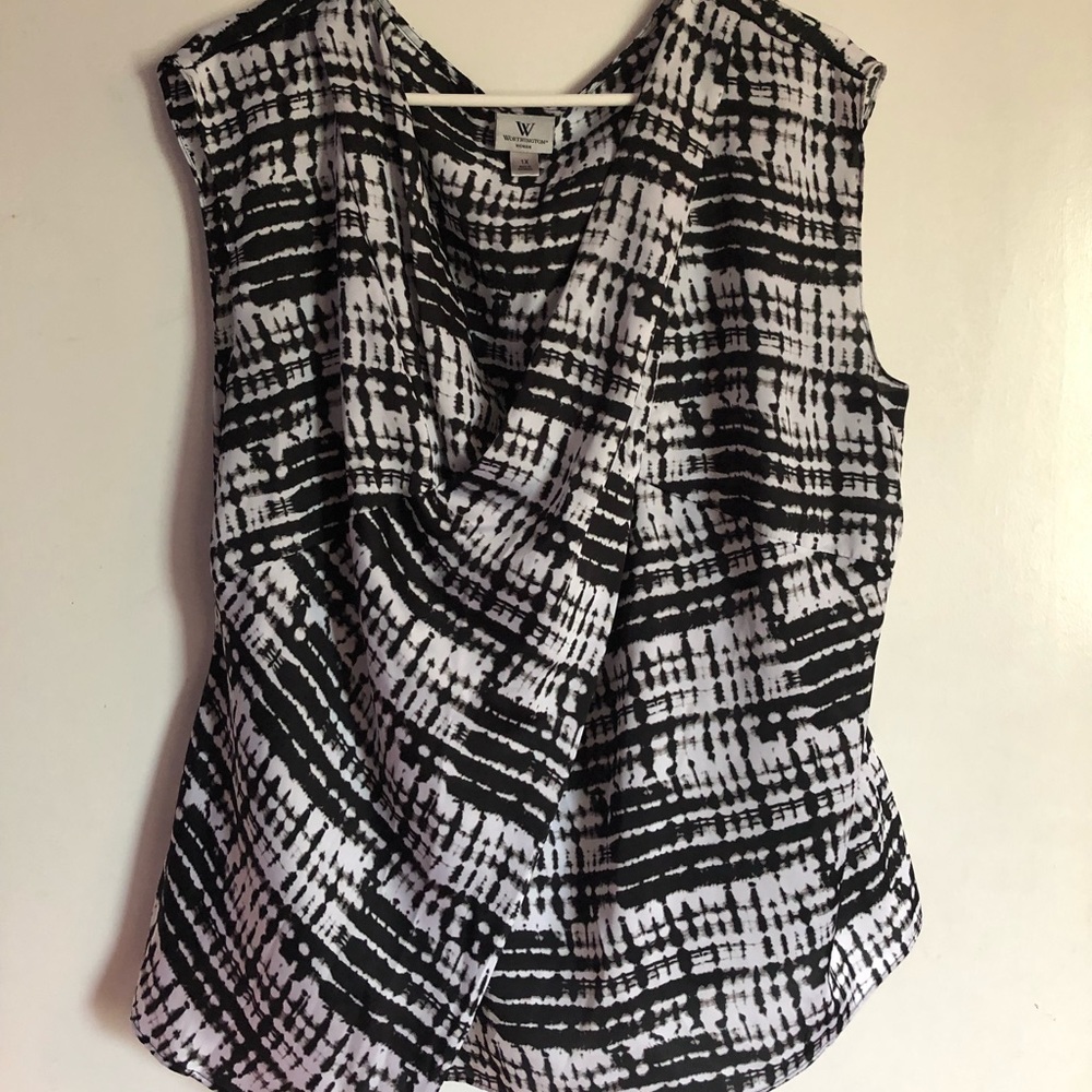 ‼️2/$25‼️Black and white sleeveless top